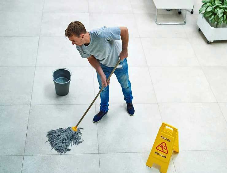 How Do I Know When to Hire a Cleaning Service For My Office?